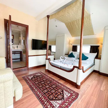 Resort Arendal Herregaard & 4*